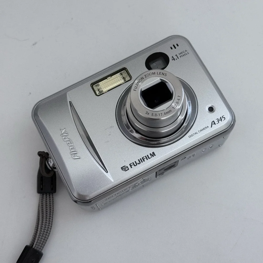 Fujifilm FinePix A345 Digital 4.1MP 3x Zoom Silver CAMERA ONLY *LENS NEED REPAIR